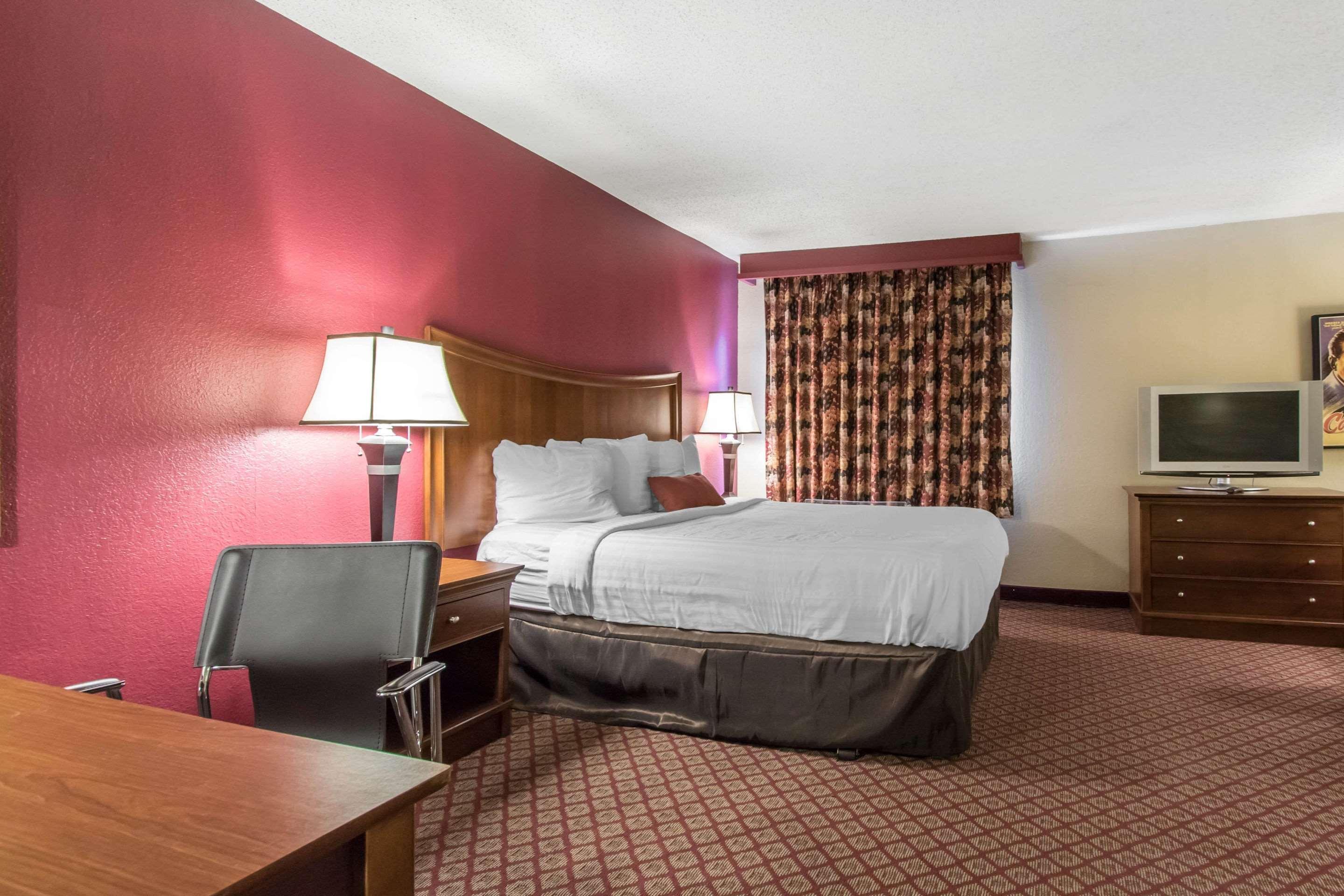 Econo Lodge Inn&Suites Joplin Exterior foto