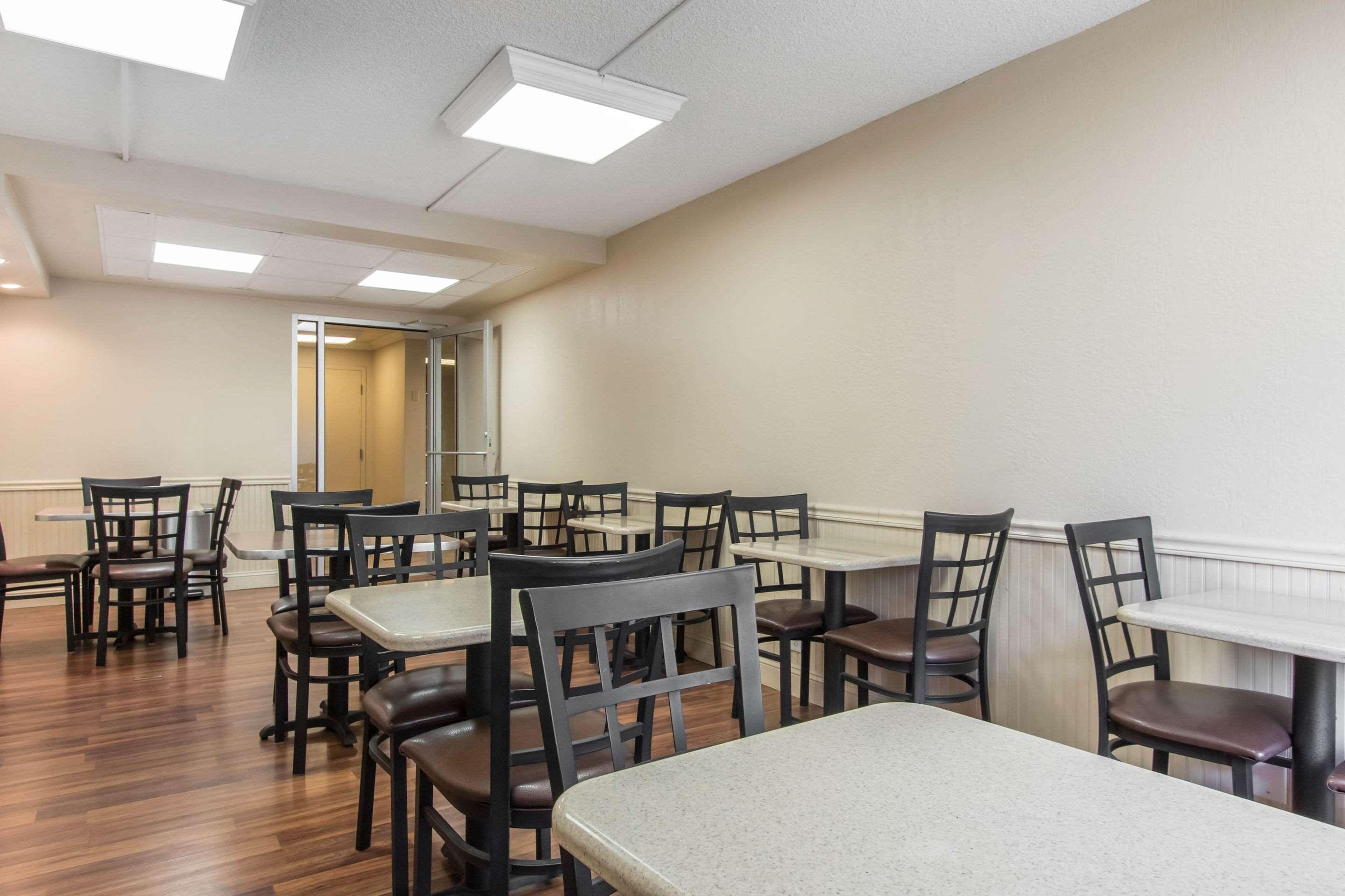 Econo Lodge Inn&Suites Joplin Exterior foto